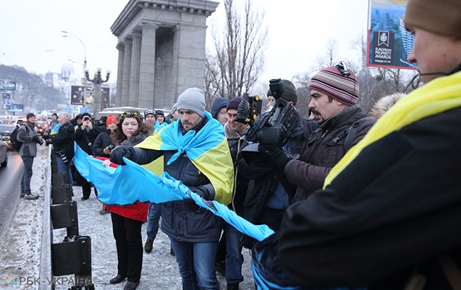 День Соборности: украинцы создали &quot;живую цепь&quot; и развернули национальный флаг (яркий фоторепортаж)